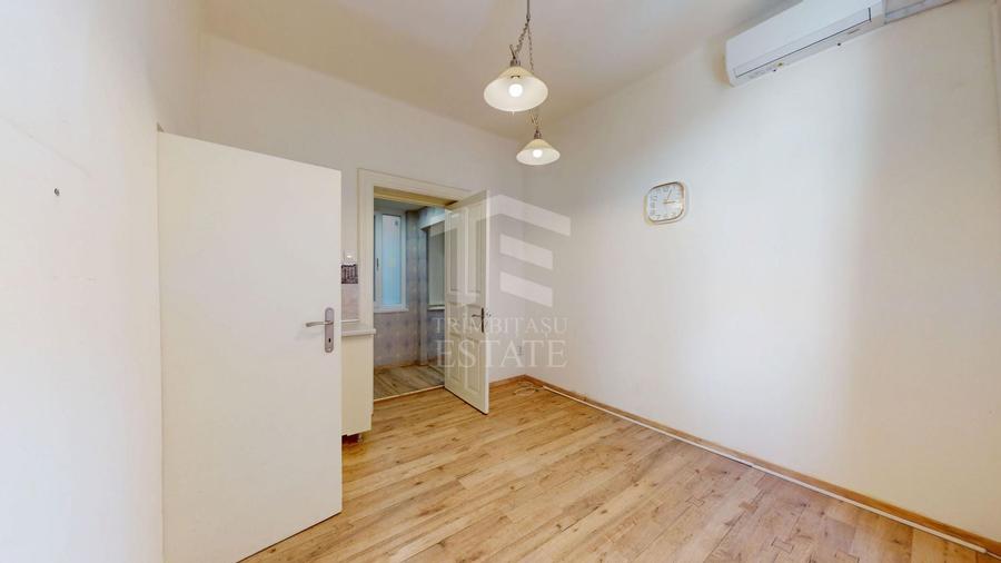 Apartament cu 4 camere decomandat în P-ța Unirii