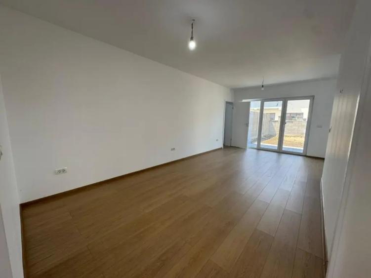Casă cu 3 camere cu Teren 300 Mp în Moșnița Nouă