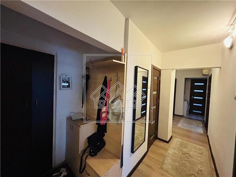 Apartament cu 4 camere decomandat în Mihai Viteazul