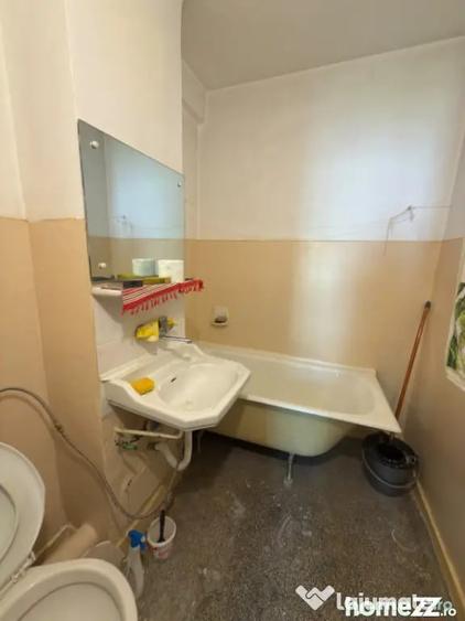 Apartament cu 3 camere semidecomandat în Central