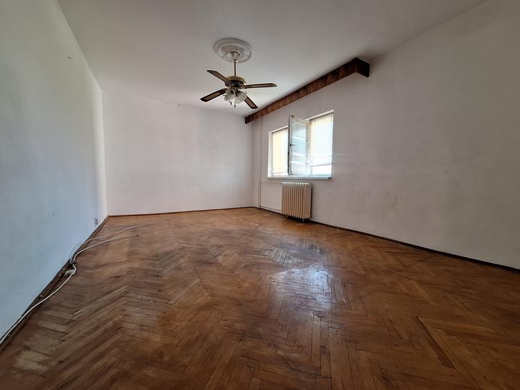 Apartament cu 2 camere decomandat în Soarelui