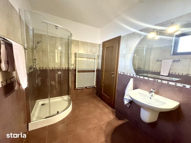 Casă cu 5 camere cu Teren 600 Mp în Lunei