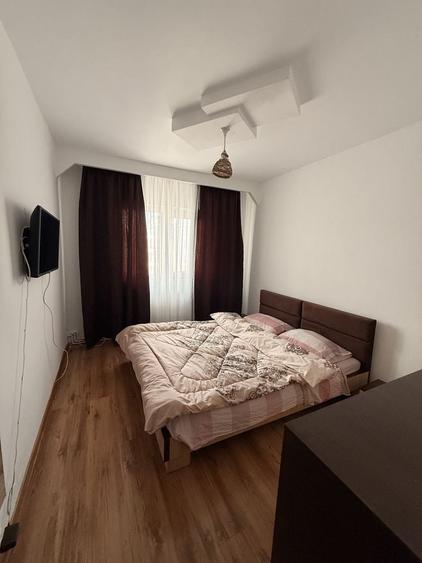 Apartament cu 3 camere decomandat în Mofleni