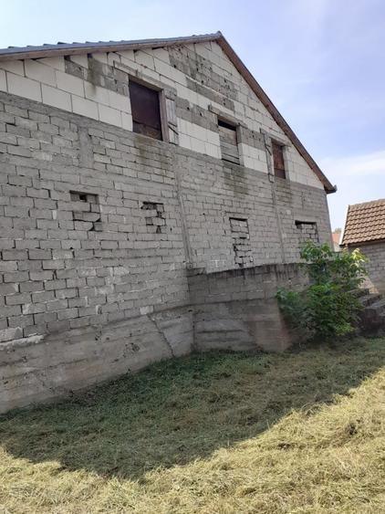 Casă cu 4 camere în Mândruloc