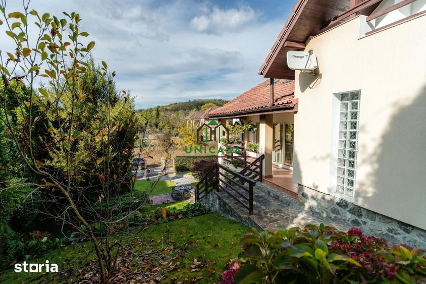 Casă cu 8 camere cu Teren 1310 Mp în Mihăești