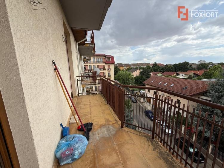 Apartament cu 3 camere semidecomandat, mobilat în Aradului