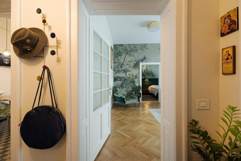 Apartament cu 3 camere semidecomandat în Central