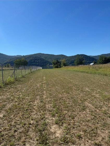 Teren de 1300 mp, în Gornea