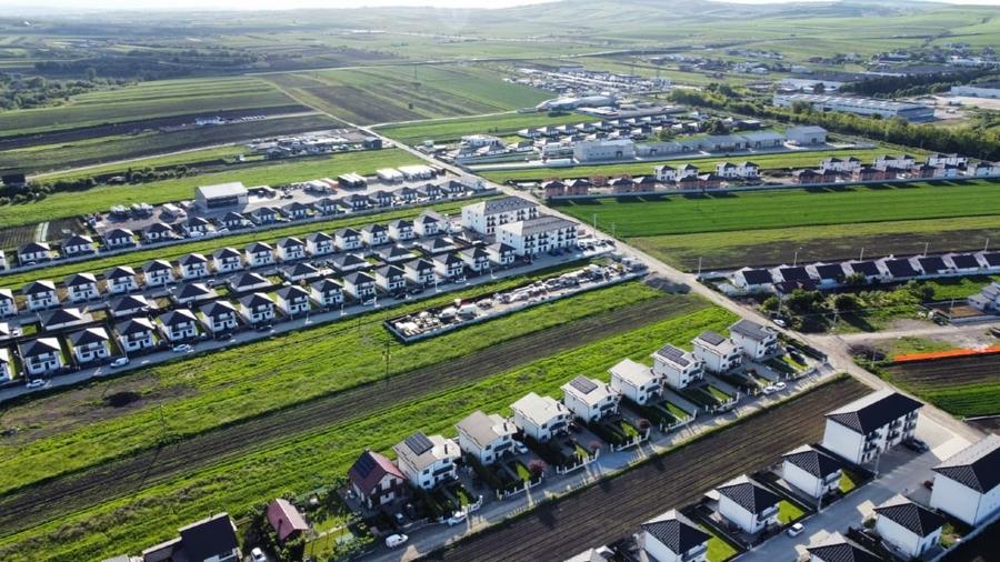 Teren Construcții intravilan de 1100 mp, în Șcheia