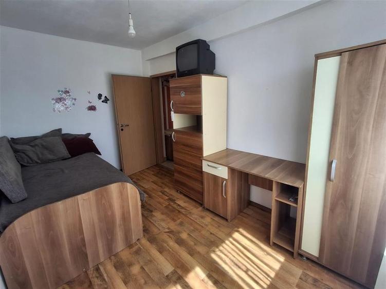 Apartament 2 camere decomandat parcare zona Strand II - 8