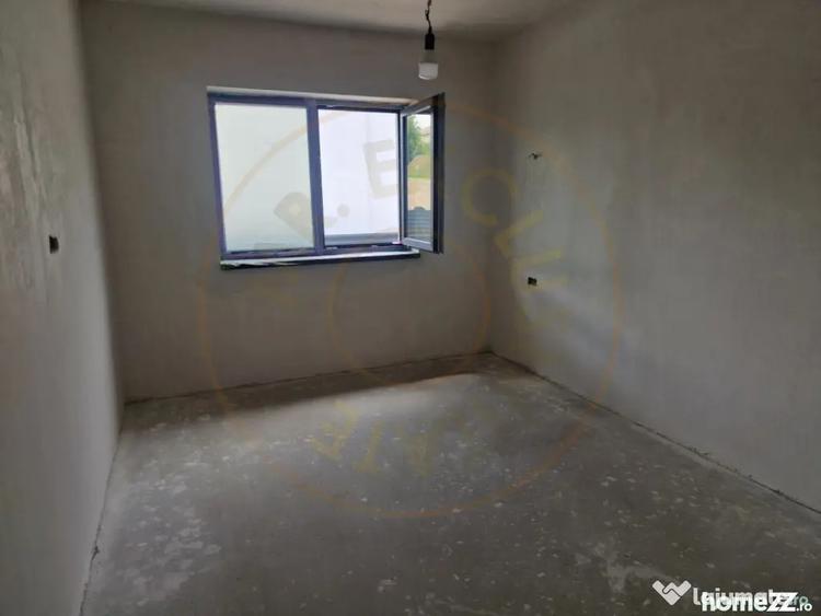 Apartament cu 3 camere decomandat în Smeura
