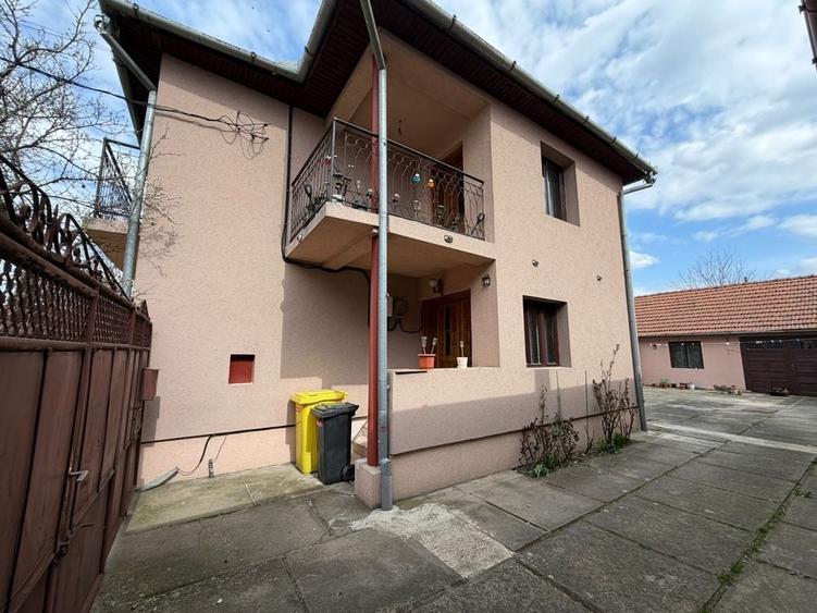 Casă cu 4 camere în Central