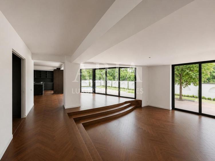 Casă cu 10 camere cu Piscina în Băneasa