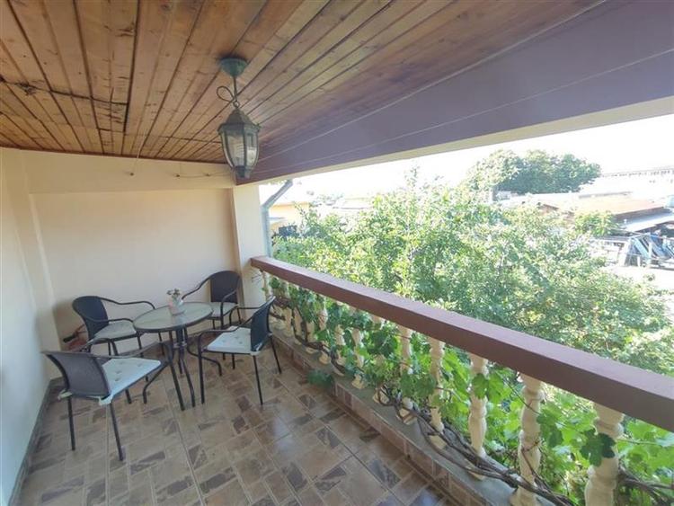 Casă individuală cu 9 camere cu Teren 186 Mp în Doamna Ghica
