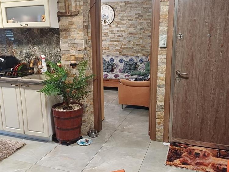 Apartament cu 2 camere decomandat în Rovine