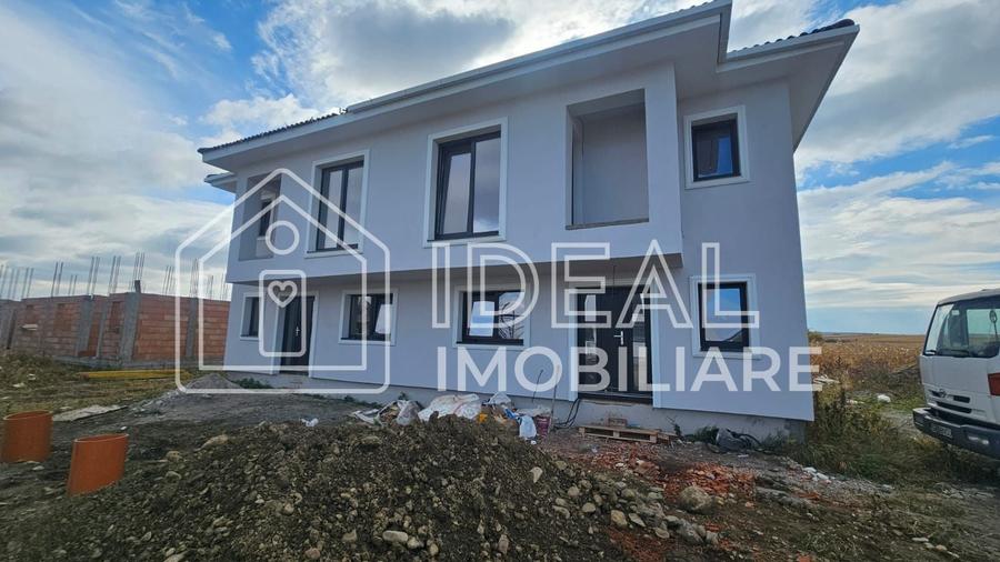 Duplex cu 5 camere cu Canalizare în Șura Mică