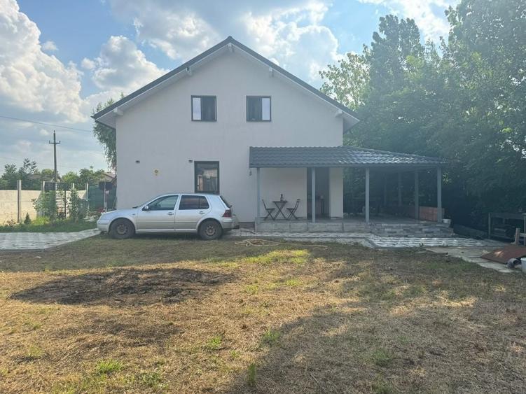 Casă cu 4 camere în Samurcași