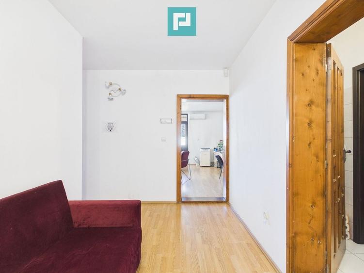 Casă individuală cu 10 camere cu Canalizare în Torontalului