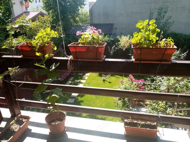 Casă cu 5 camere cu Teren 205 Mp în Roșu