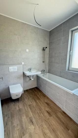 Casă cu 4 camere cu Teren 300 Mp în Stupini