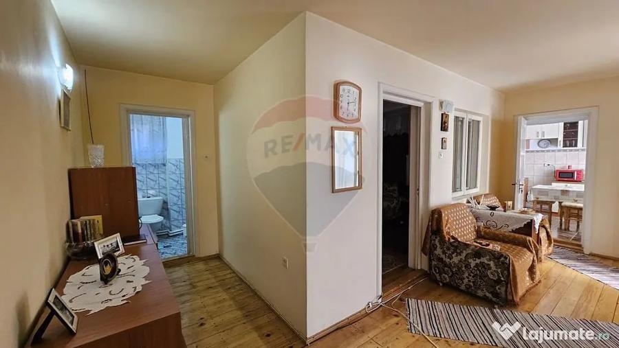 Casă cu 5 camere cu Teren 2078 Mp în Bogata