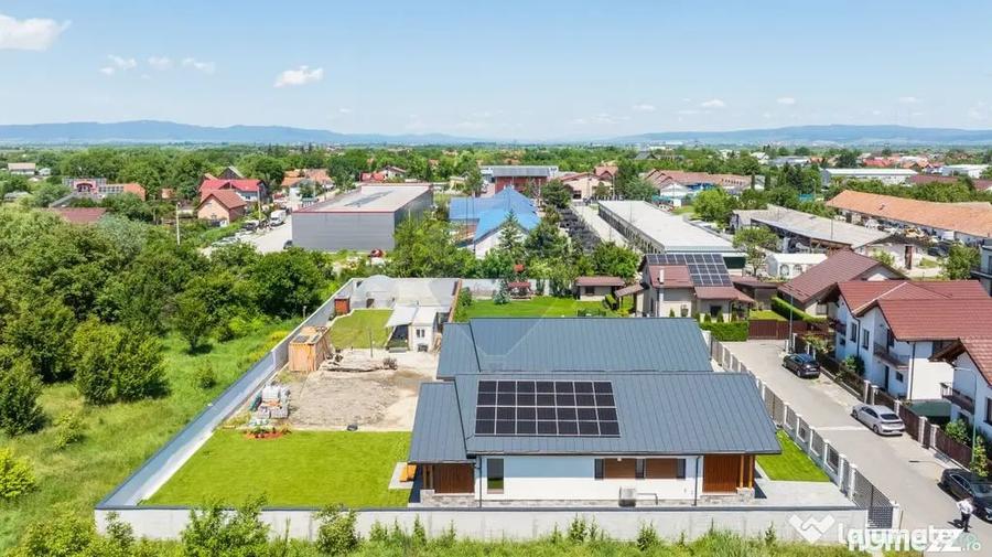 Casă cu 4 camere cu Teren 560 Mp în Stupini