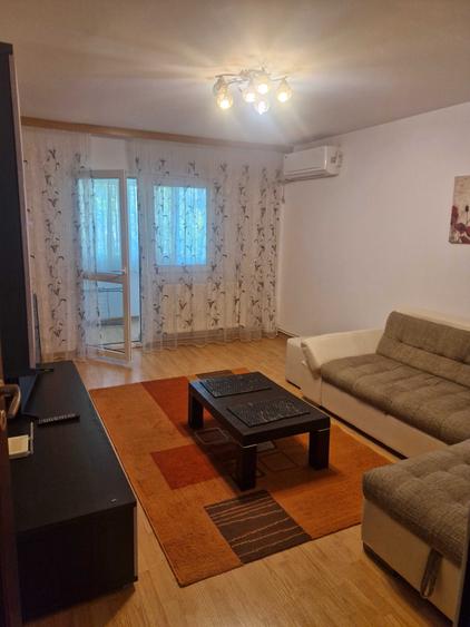 Apartament cu 2 camere decomandat în Nicolina