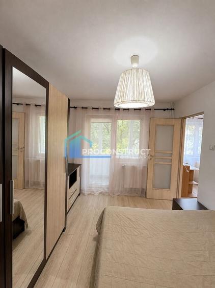 Apartament cu 2 camere semidecomandat, mobilat în Dacia