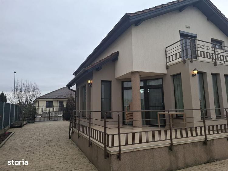 Casă cu 4 camere cu Teren 661 Mp în Șura Mică