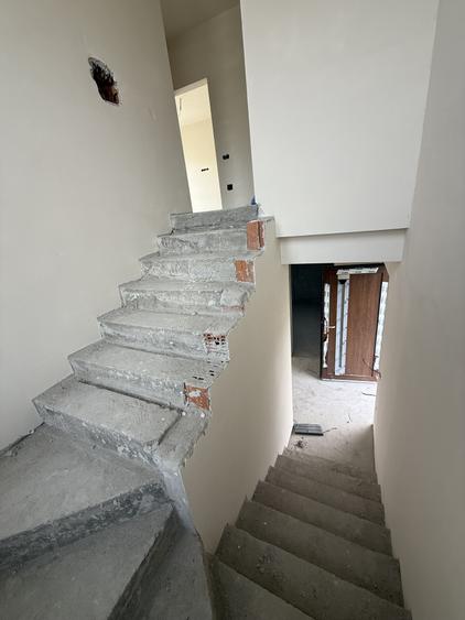 Duplex cu 4 camere cu Canalizare în Florești