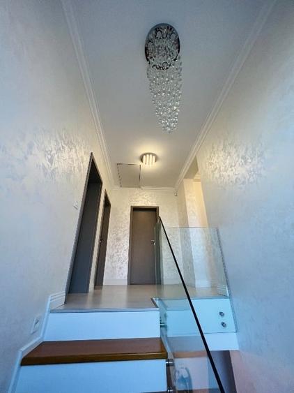 Duplex cu 5 camere cu Canalizare în Dumbrăvița