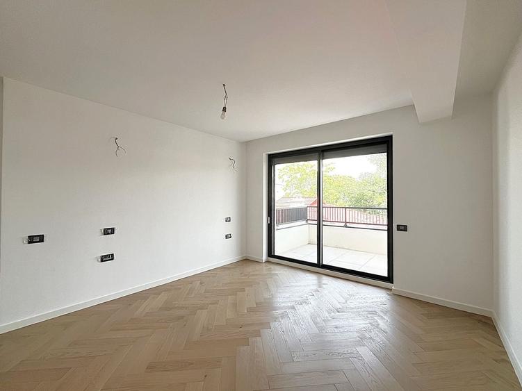 Apartament cu 4 camere decomandat în Dorobanți