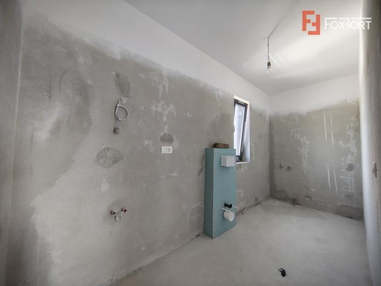 Duplex cu 4 camere semidecomandat cu Canalizare în Giroc