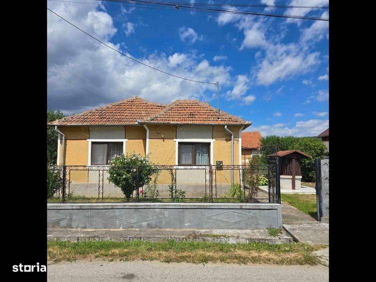 Casă cu 4 camere în Central