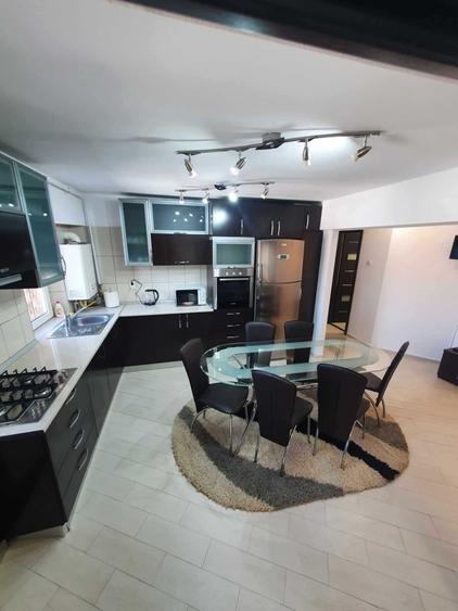 Apartament cu 3 camere decomandat în Exterior Vest