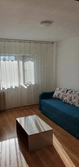 Garsonieră decomandată în Vest