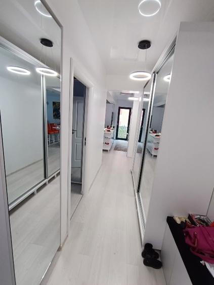 Apartament cu 4 camere decomandat în Primo