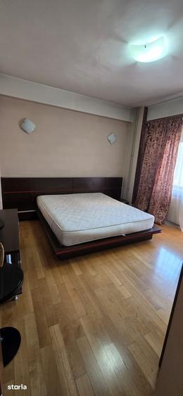 Apartament cu 4 camere în Democrației