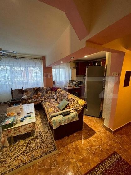 Apartament cu 4 camere decomandat, mobilat în Micro 17