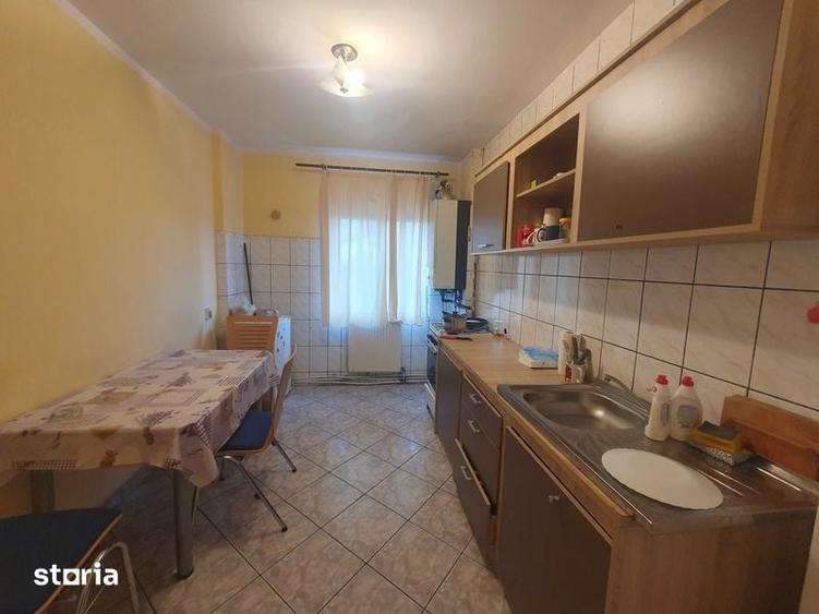 Garsonieră decomandată în Tolstoi