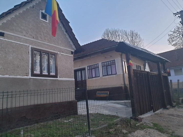 Casă cu 3 camere în Mustești