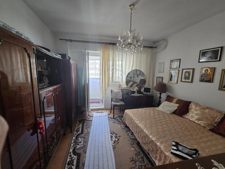 Apartament cu 4 camere decomandat în Colentina