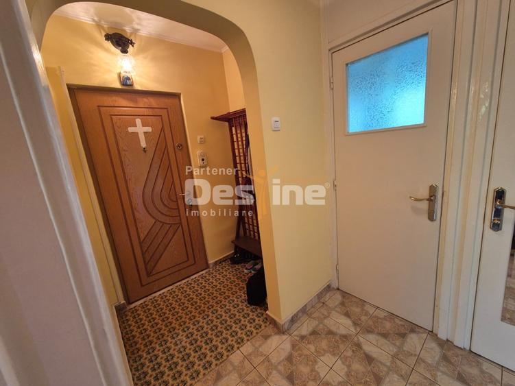 Apartament cu 3 camere circular, mobilat în Berceni