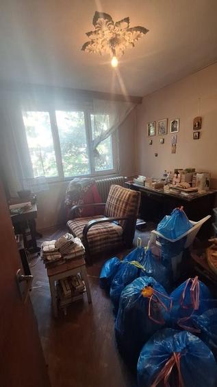 Apartament cu 3 camere semidecomandat în Drumul Taberei