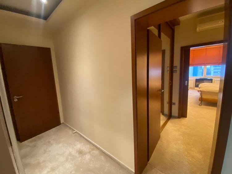 Apartament cu 2 camere decomandat în P-ța Victoriei
