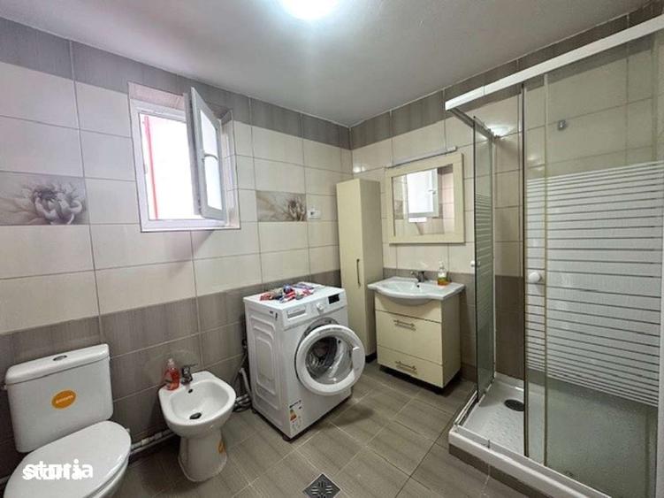 Casă cu 7 camere cu Teren 1250 Mp în Central