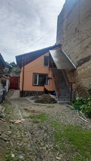 Casă cu 3 camere în Central