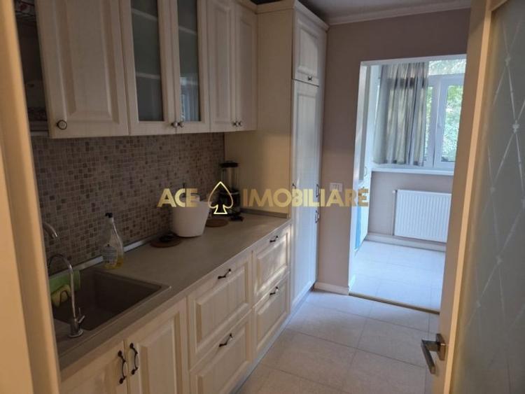 Apartament cu 3 camere decomandat, mobilat în Rahova