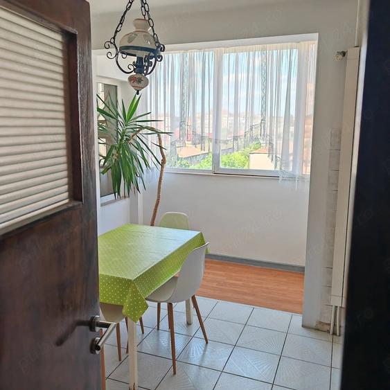 Apartament cu 3 camere decomandat în Dacia