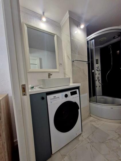 Apartament cu 3 camere decomandat în Independenței